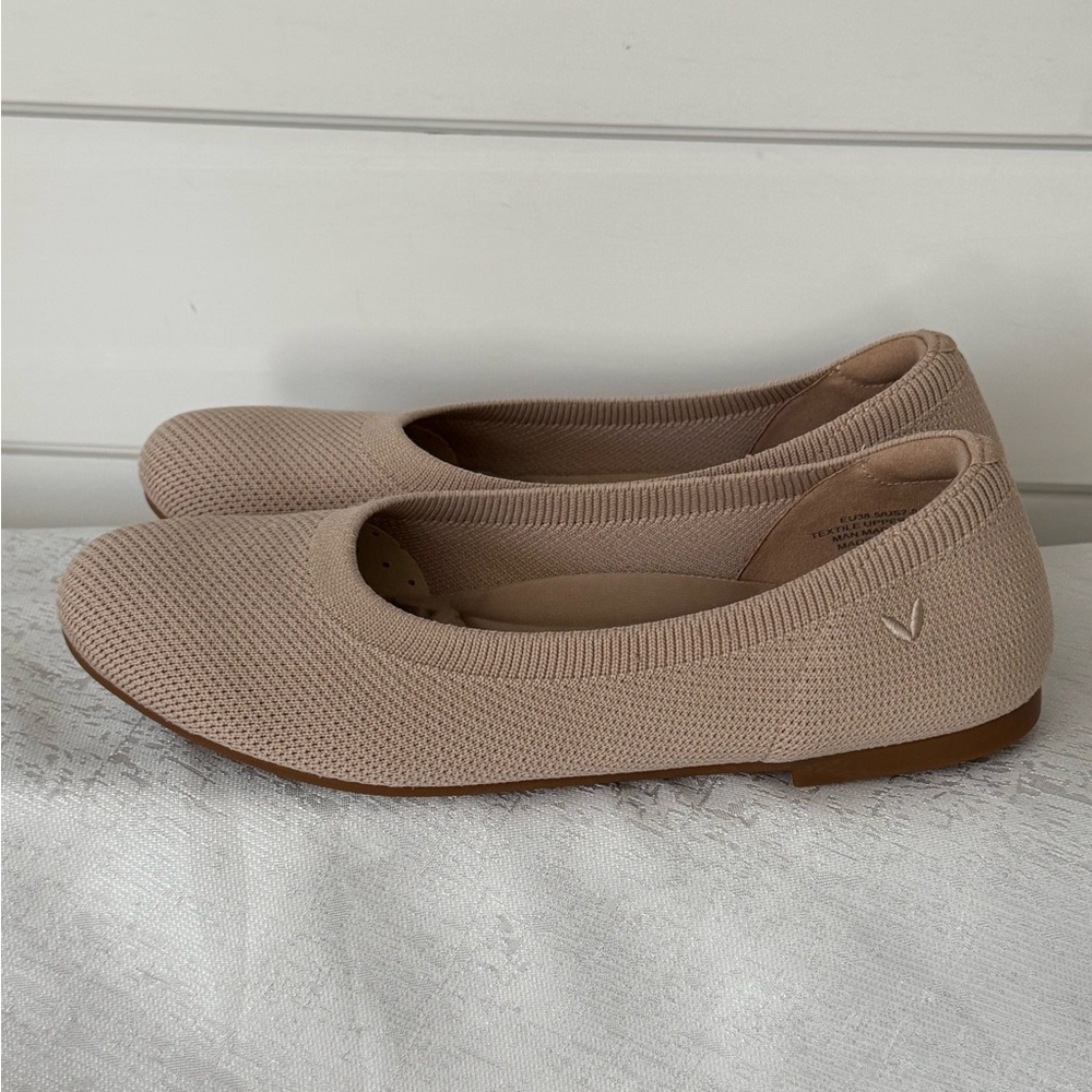 Vivaia Claire Round-Toe Flats - Picture 2 of 15
